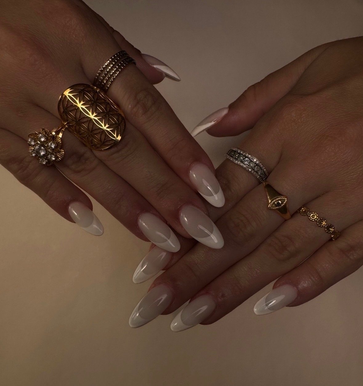 Capsules Gel X — nail art léopard et fleurs dorées