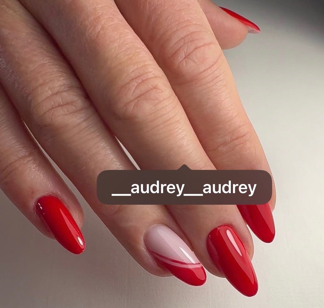 Semi-permanent rouge — nail art french inversé
